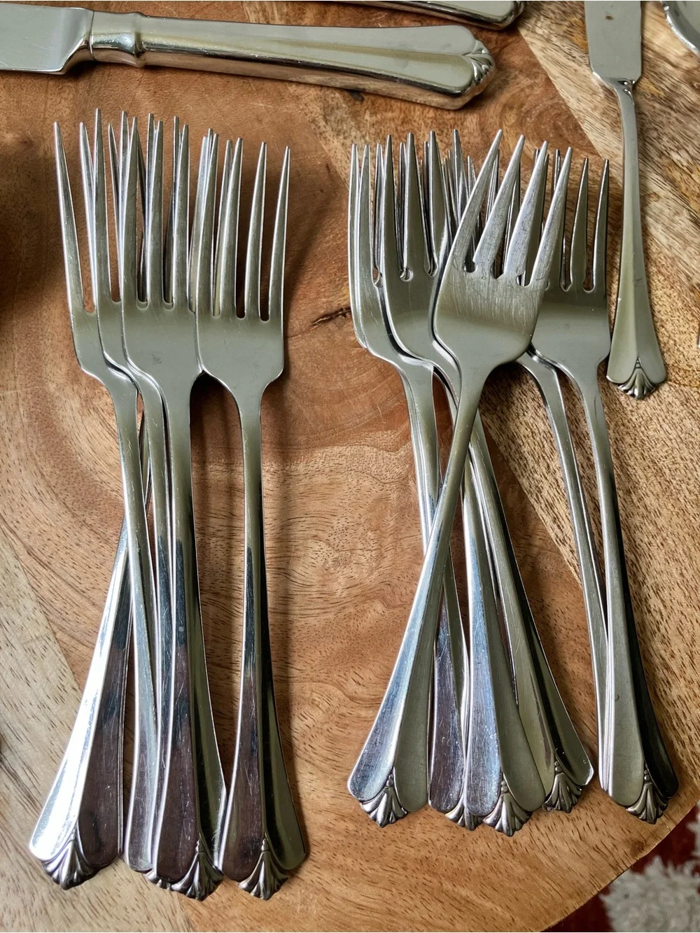Oneida | Distinction Deluxe HH Westgate Royal Crest 45p Stainless Steel Flatware